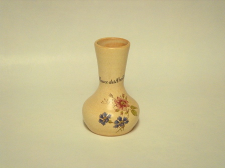 Petit vase en terre cuite